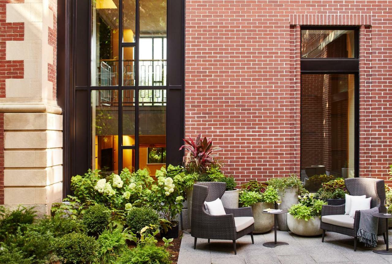 The Whitney Hotel Boston Extérieur photo The courtyard at the 100 East 53rd Street townhouse