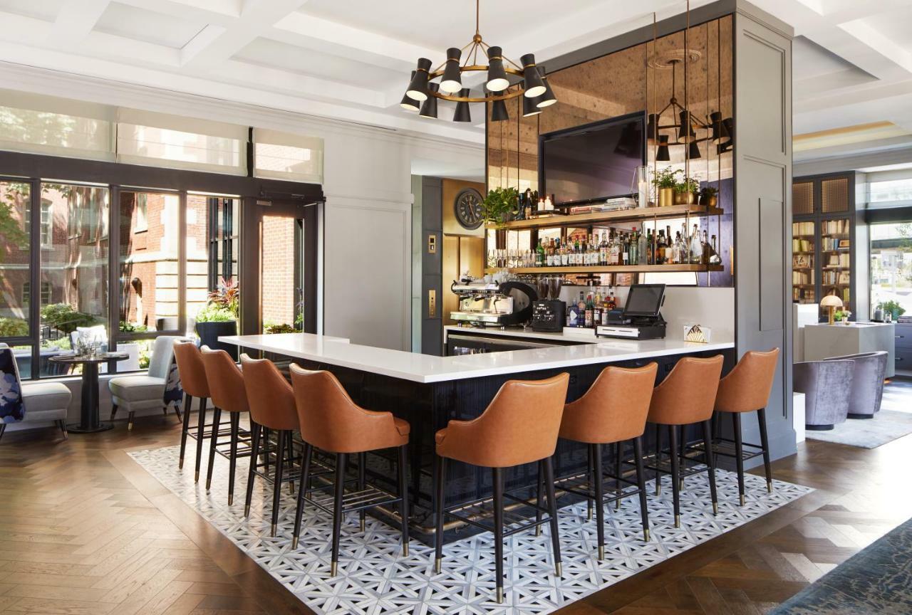 The Whitney Hotel Boston Extérieur photo The bar at the hotel