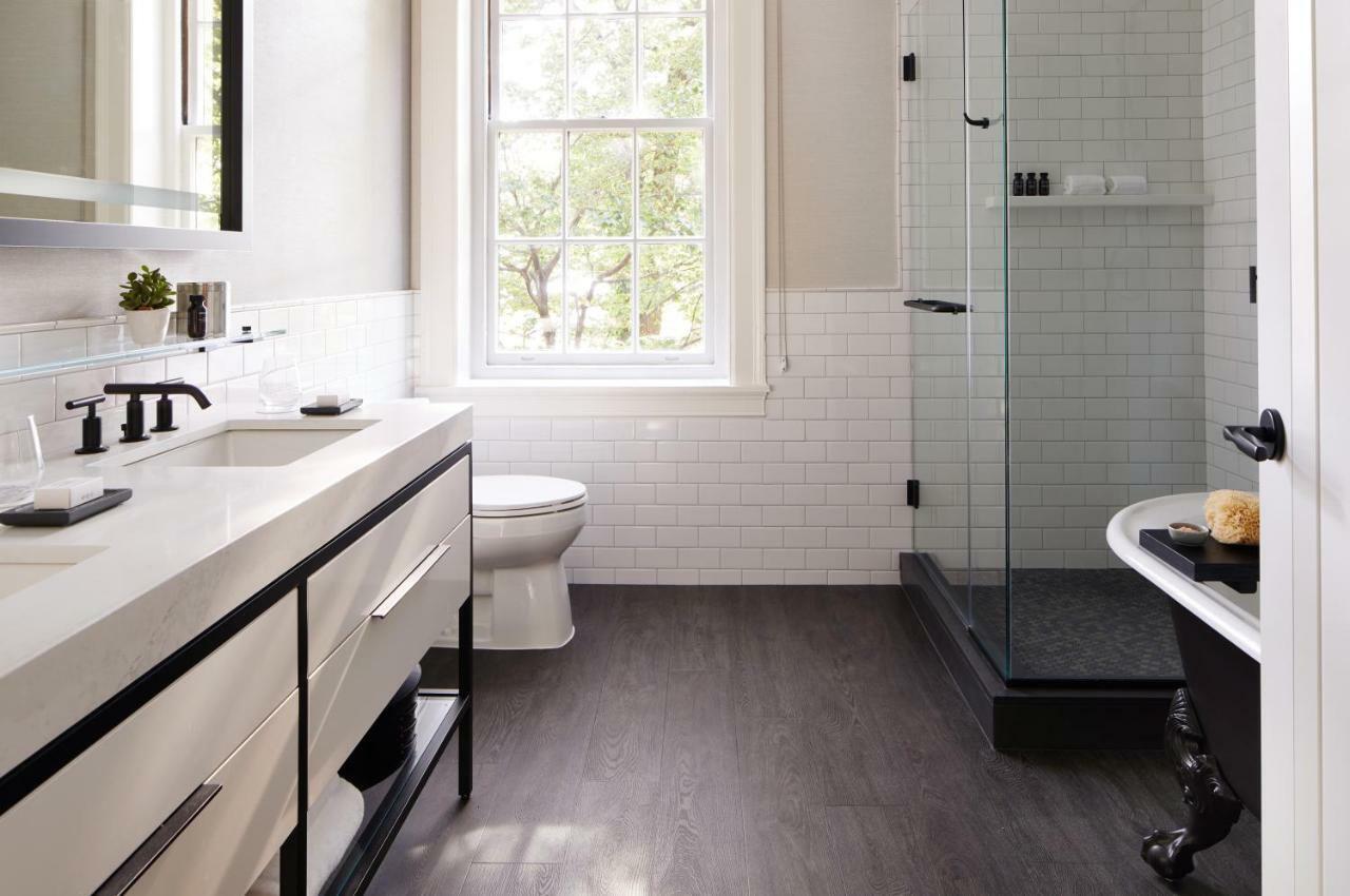 The Whitney Hotel Boston Extérieur photo Bathroom with a shower enclosure
