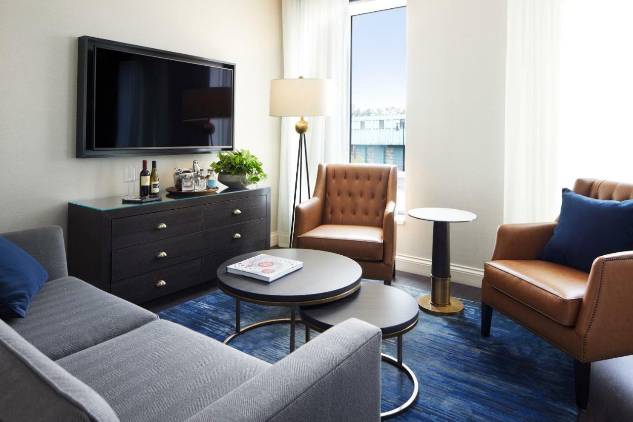 The Whitney Hotel Boston Extérieur photo A living room at the Hotel at Old Church