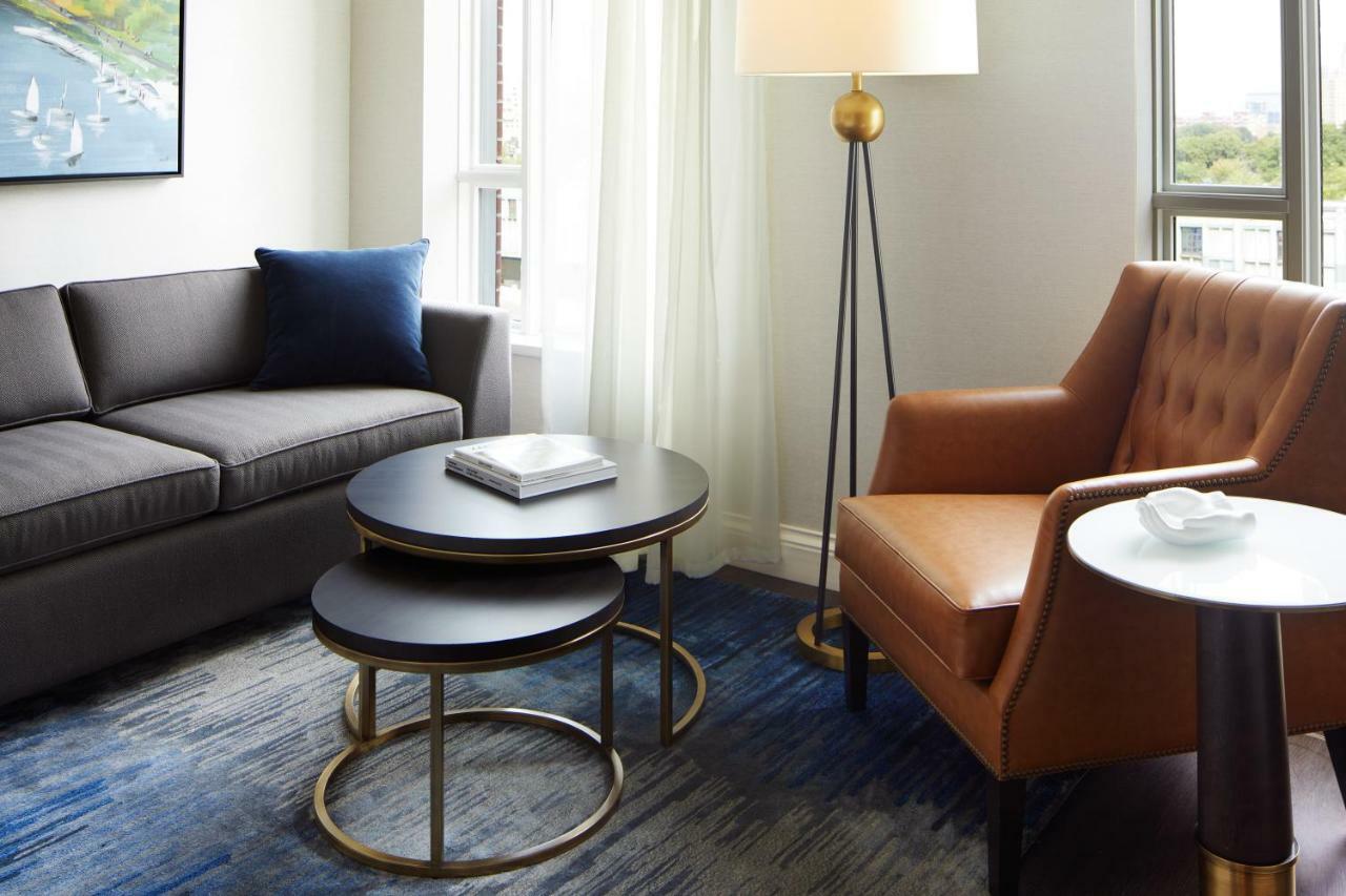 The Whitney Hotel Boston Extérieur photo A living room at the Hotel Commonwealth