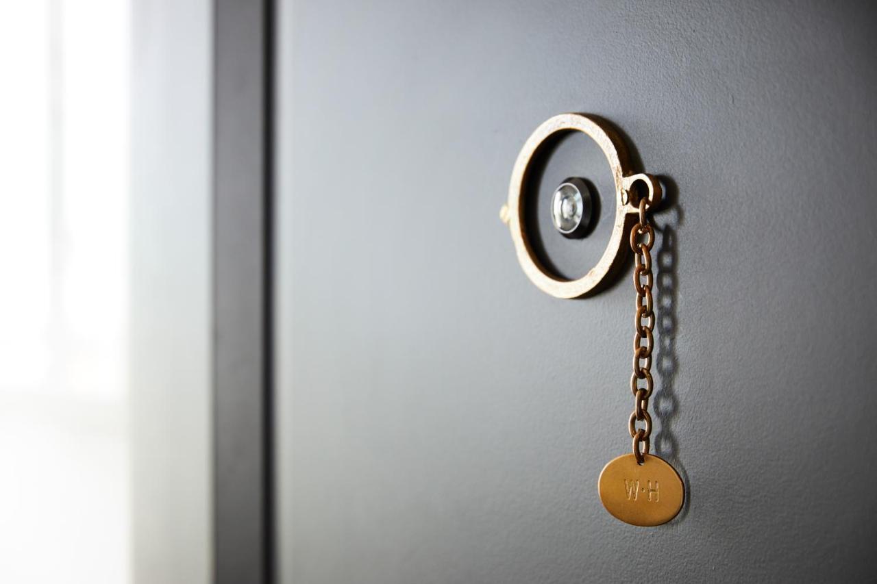 The Whitney Hotel Boston Extérieur photo A safe with a key
