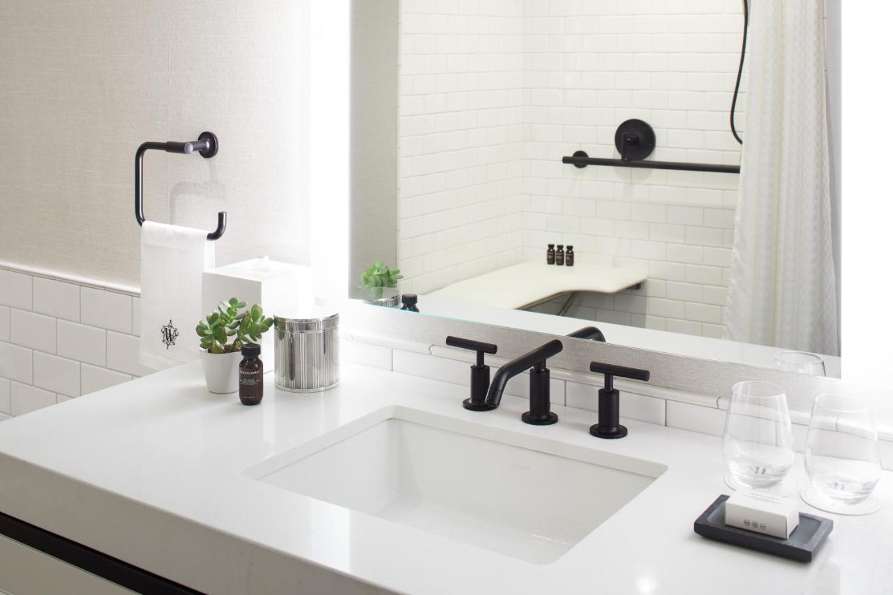 The Whitney Hotel Boston Extérieur photo Bathroom fixtures
